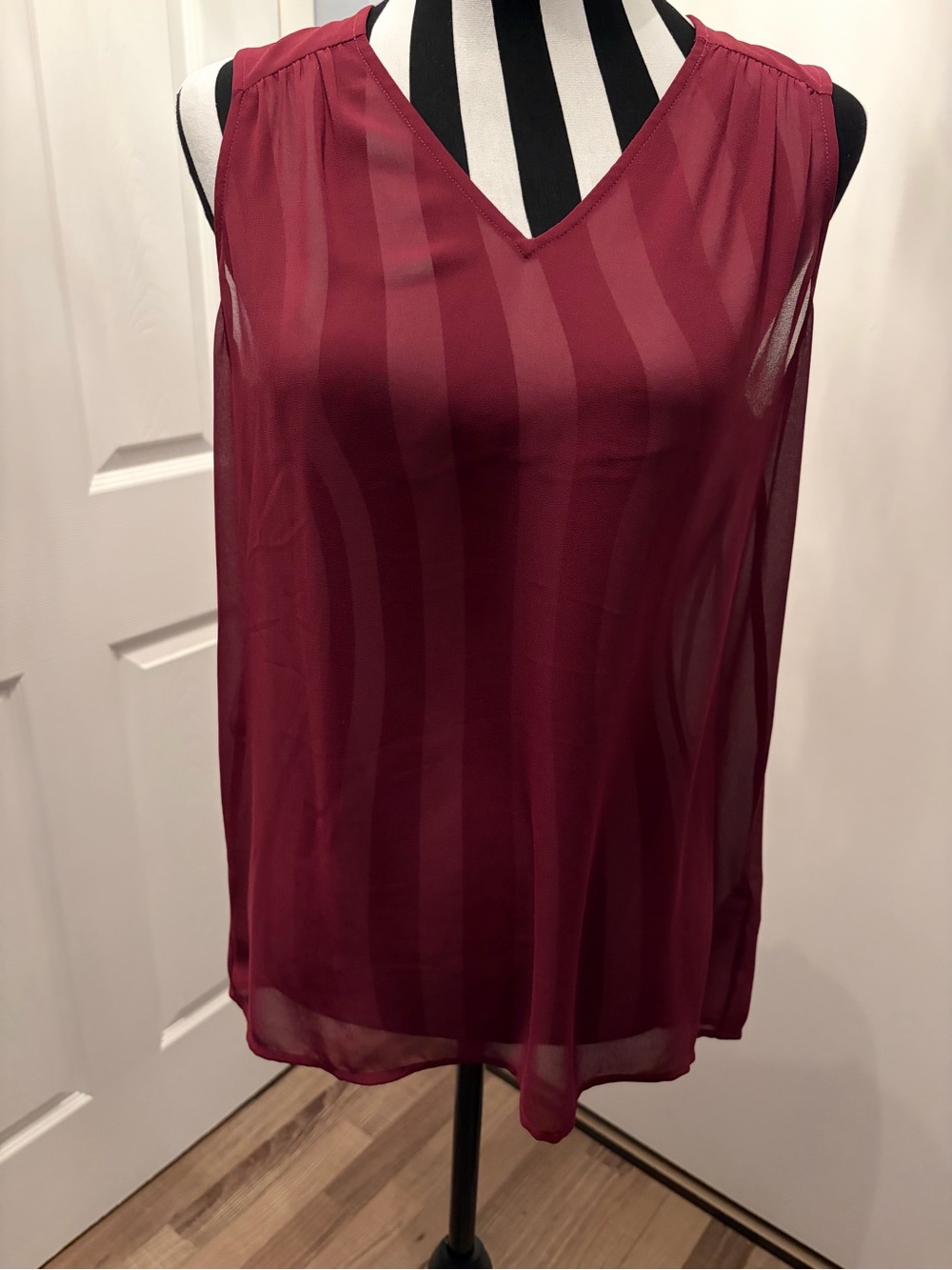 Laundry By Shelli Segal Burgundy Sleeveless V-Neck Chiffon Camisole